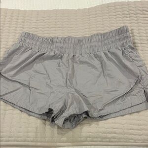 Women’s Varley Kallin Running Short
Color: Light Purple
Size: Medium